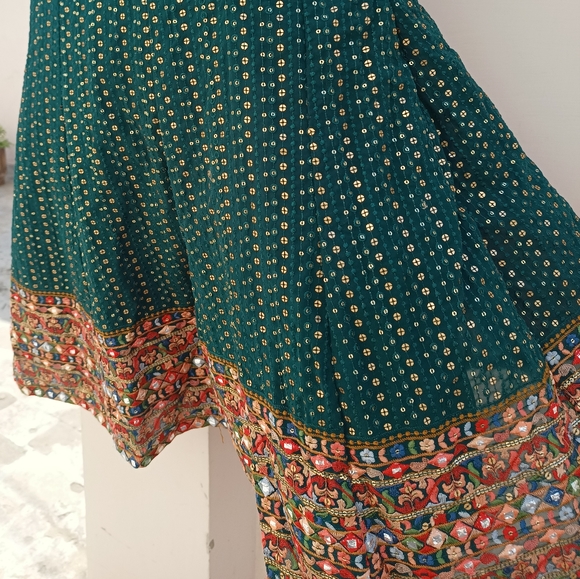 Sequined top and sharara dupatta set - Picture 8 of 11